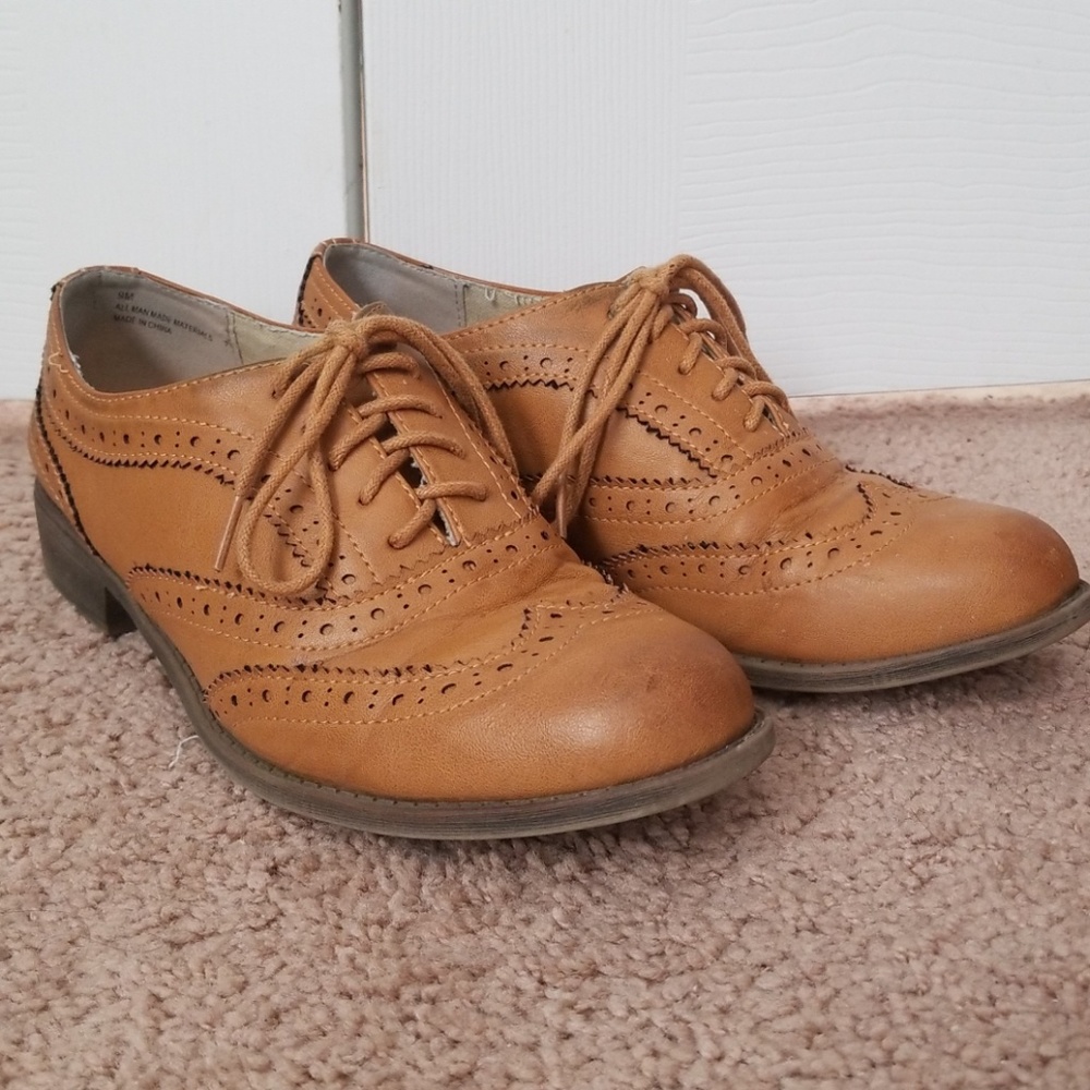 Tan Oxfords Dolce by Mojo Moxy